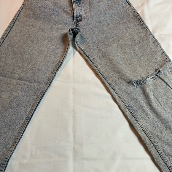 Vintage Levi 550 Relaxed Fit Distressed Jeans, Size 34x30 - Picture 4 of 12